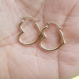 14k Gold Heart Hoop Earrings.